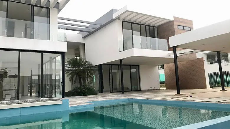 Casa con patio — registro 3